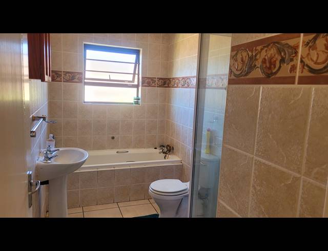 3 BEDROOM TOWNHOUSE FOR SALE IN BEACON BAY
